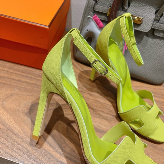 Palmprint. Heel height 10.5cm Hermes top version. High-heeled sandals P350Herme* Early Spring Counter New High-heeled Sandal Series ✔️Upper: Epson leather suede palm print ✔️Inner: Imported mixed-bred sheepskin ✔️Heel height: 10.5cm ✔️Outs: Original Itali Palmprint. Heel height 10.5cm Hermes top version. High-heeled sandals P350Herme* Early Spring Counter New High-heeled Sandal Series ✔️Upper: Epson leather suede palm print ✔️Inner: Imported mixed-bred sheepskin ✔️Heel height: 10.5cm ✔️Outs: Original Itali