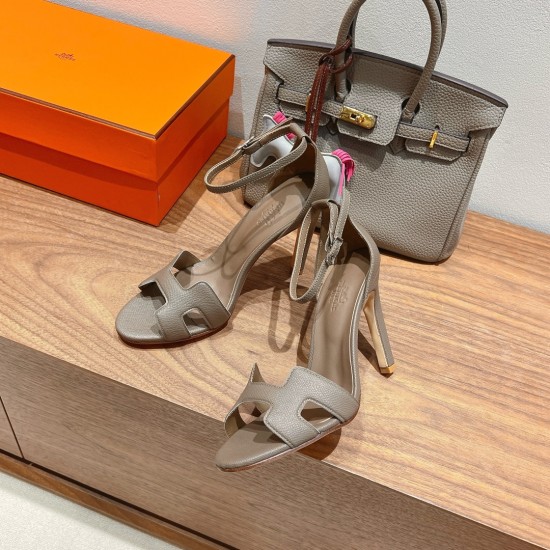 Palmprint. Heel height 10.5cm Hermes top version. High-heeled sandals P350Herme* Early Spring Counter New High-heeled Sandal Series ✔️Upper: Epson leather suede palm print ✔️Inner: Imported mixed-bred sheepskin ✔️Heel height: 10.5cm ✔️Outs: Original Itali Palmprint. Heel height 10.5cm Hermes top version. High-heeled sandals P350Herme* Early Spring Counter New High-heeled Sandal Series ✔️Upper: Epson leather suede palm print ✔️Inner: Imported mixed-bred sheepskin ✔️Heel height: 10.5cm ✔️Outs: Original Itali