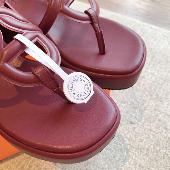 Hermes... a Eclair slippers 2024 new product + hot series of shoes with light soles, with a certain thickness that increases the height and makes your legs look longer!Body, breathable and comfortable technology fabric!A single item that combines color co Hermes... a Eclair slippers 2024 new product + hot series of shoes with light soles, with a certain thickness that increases the height and makes your legs look longer!Body, breathable and comfortable technology fabric!A single item that combines color co