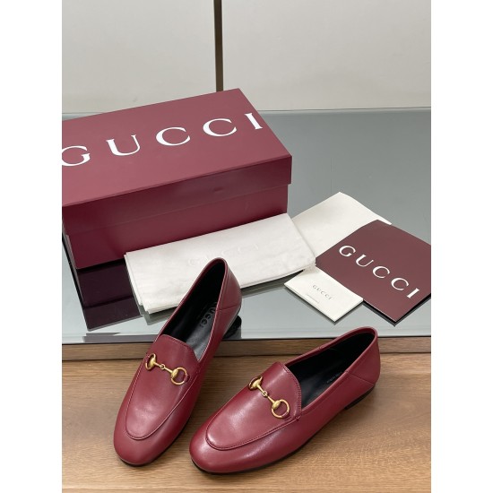 ✌️Gucci✌️Hot-up version is available for 2025 Early Autumn Series 3.25...Mount-year classic loafers⚡️⚡️New upgrade and production⚡️Purchase level!All spot Gucci loafers single shoes/back styles!Very delicate!The original lasting method is the same as that ✌️Gucci✌️Hot-up version is available for 2025 Early Autumn Series 3.25...Mount-year classic loafers⚡️⚡️New upgrade and production⚡️Purchase level!All spot Gucci loafers single shoes/back styles!Very delicate!The original lasting method is the same as that