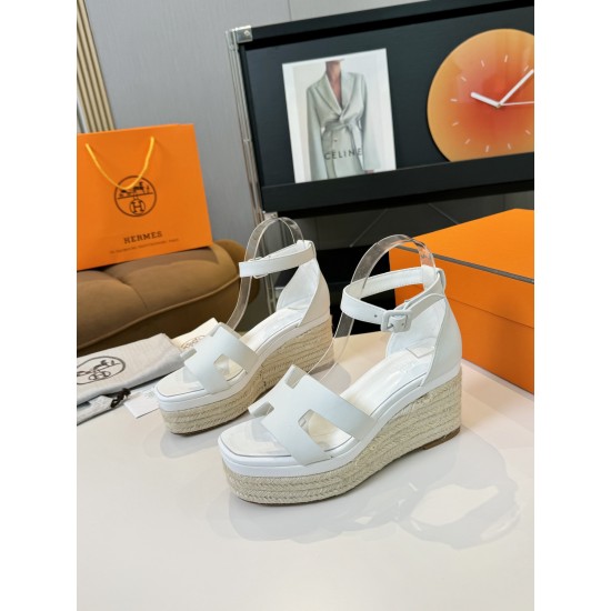 300Herms/Hermes classic waterproof platform H slope heel rope sandals with extremely retro design. It has a strong exotic style and fashionable feeling, and it has a tone for casual wear. Simple styles are easy to match with high-end feel. It is great. Th