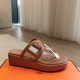 Hermes... a Eclair slippers 2024 new product + hot series of shoes with light soles, with a certain thickness that increases the height and makes your legs look longer!Body, breathable and comfortable technology fabric!A single item that combines color co Hermes... a Eclair slippers 2024 new product + hot series of shoes with light soles, with a certain thickness that increases the height and makes your legs look longer!Body, breathable and comfortable technology fabric!A single item that combines color co