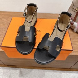 Hermes' classic hot products are launched in Dongguan... a Eclair 2025 new color + hot series style is super positive, with a certain thickness that increases the height and makes your legs look longer!A single item that is breathable and comfortable in t