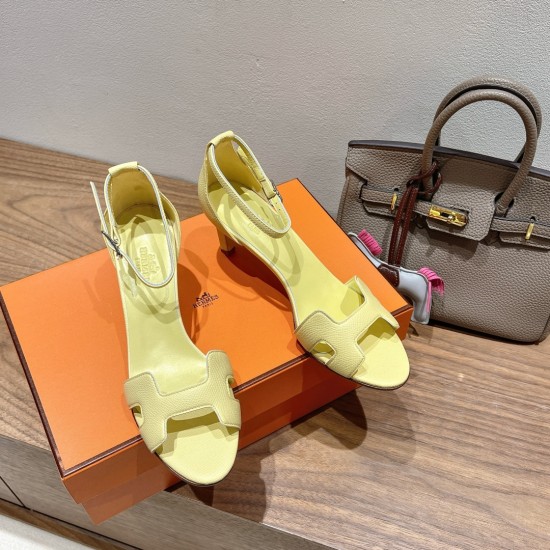 Palmprint. Heel height 7cm Hermes top version. High-heeled sandals 350Herme* Early Spring Counter New High-heeled Sandal Series ✔️Upper: Epson leather suede palm print ✔️Inner: Imported mixed-bred sheepskin ✔️Heel height: 7cm 9cm 10.5cm ✔️Outs: Original I Palmprint. Heel height 7cm Hermes top version. High-heeled sandals 350Herme* Early Spring Counter New High-heeled Sandal Series ✔️Upper: Epson leather suede palm print ✔️Inner: Imported mixed-bred sheepskin ✔️Heel height: 7cm 9cm 10.5cm ✔️Outs: Original I