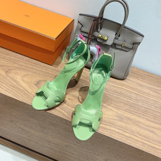 Palmprint. Heel height 10.5cm Hermes top version. High-heeled sandals P350Herme* Early Spring Counter New High-heeled Sandal Series ✔️Upper: Epson leather suede palm print ✔️Inner: Imported mixed-bred sheepskin ✔️Heel height: 10.5cm ✔️Outs: Original Itali Palmprint. Heel height 10.5cm Hermes top version. High-heeled sandals P350Herme* Early Spring Counter New High-heeled Sandal Series ✔️Upper: Epson leather suede palm print ✔️Inner: Imported mixed-bred sheepskin ✔️Heel height: 10.5cm ✔️Outs: Original Itali