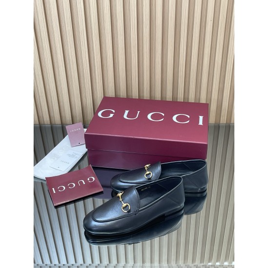 ✌️Gucci✌️Hot-up version is available for 2025 Early Autumn Series 3.25...Mount-year classic loafers⚡️⚡️New upgrade and production⚡️Purchase level!All spot Gucci loafers single shoes/back styles!Very delicate!The original lasting method is the same as that ✌️Gucci✌️Hot-up version is available for 2025 Early Autumn Series 3.25...Mount-year classic loafers⚡️⚡️New upgrade and production⚡️Purchase level!All spot Gucci loafers single shoes/back styles!Very delicate!The original lasting method is the same as that