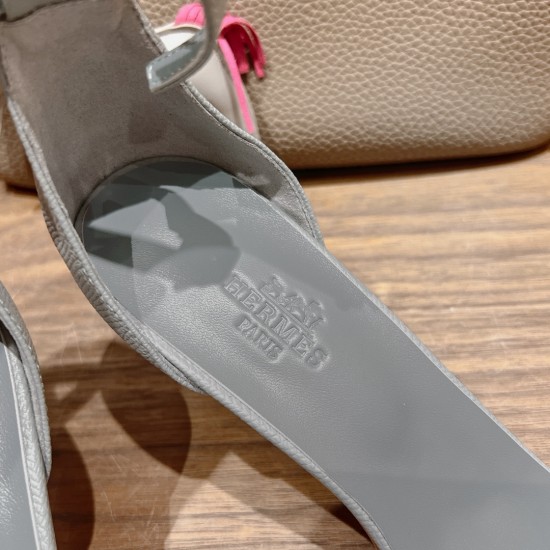 Palmprint. Heel height 7cm Hermes top version. High-heeled sandals 350Herme* Early Spring Counter New High-heeled Sandal Series ✔️Upper: Epson leather suede palm print ✔️Inner: Imported mixed-bred sheepskin ✔️Heel height: 7cm 9cm 10.5cm ✔️Outs: Original I Palmprint. Heel height 7cm Hermes top version. High-heeled sandals 350Herme* Early Spring Counter New High-heeled Sandal Series ✔️Upper: Epson leather suede palm print ✔️Inner: Imported mixed-bred sheepskin ✔️Heel height: 7cm 9cm 10.5cm ✔️Outs: Original I