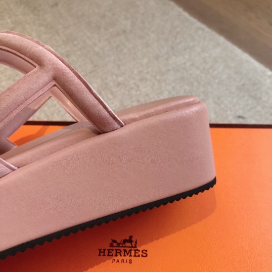 Hermes... a Eclair slippers 2024 new product + hot series of shoes with light soles, with a certain thickness that increases the height and makes your legs look longer!Body, breathable and comfortable technology fabric!A single item that combines color co Hermes... a Eclair slippers 2024 new product + hot series of shoes with light soles, with a certain thickness that increases the height and makes your legs look longer!Body, breathable and comfortable technology fabric!A single item that combines color co