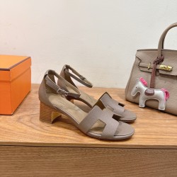 Hermes' classic hot products are launched in Dongguan... a Eclair 2025 new color + hot series style is super positive, with a certain thickness that increases the height and makes your legs look longer!A single item that is breathable and comfortable in t