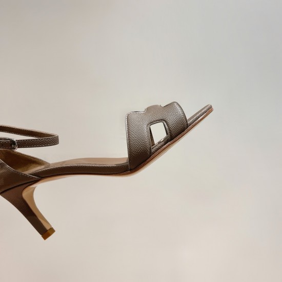 Palmprint. Heel height 7cm Hermes top version. High-heeled sandals 350Herm early spring counter new high-heeled sandal series ✔️Upper: Epson leather suede palm print ✔️Inner: Imported mixed-bred sheepskin ✔️Heel height: 7cm 9cm 10.5cm ✔️outsole: Original Palmprint. Heel height 7cm Hermes top version. High-heeled sandals 350Herm early spring counter new high-heeled sandal series ✔️Upper: Epson leather suede palm print ✔️Inner: Imported mixed-bred sheepskin ✔️Heel height: 7cm 9cm 10.5cm ✔️outsole: Original