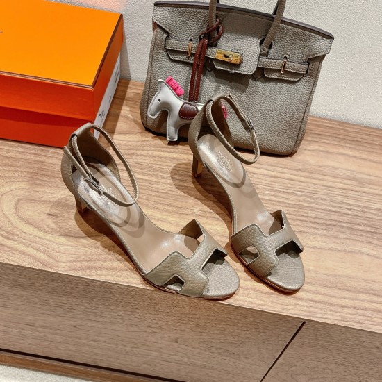 Palmprint. Heel height 7cm Hermes top version. High-heeled sandals 350Herm early spring counter new high-heeled sandal series ✔️Upper: Epson leather suede palm print ✔️Inner: Imported mixed-bred sheepskin ✔️Heel height: 7cm 9cm 10.5cm ✔️outsole: Original Palmprint. Heel height 7cm Hermes top version. High-heeled sandals 350Herm early spring counter new high-heeled sandal series ✔️Upper: Epson leather suede palm print ✔️Inner: Imported mixed-bred sheepskin ✔️Heel height: 7cm 9cm 10.5cm ✔️outsole: Original