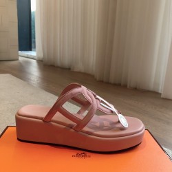 Hermes... a Eclair slippers 2024 new product + hot series of shoes with light soles, with a certain thickness that increases the height and makes your legs look longer!Body, breathable and comfortable technology fabric!A single item that combines color co