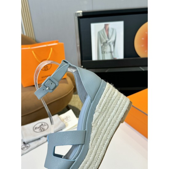 300Herms/Hermes classic waterproof platform H slope heel rope sandals with extremely retro design. It has a strong exotic style and fashionable feeling, and it has a tone for casual wear. Simple styles are easy to match with high-end feel. It is great. Th