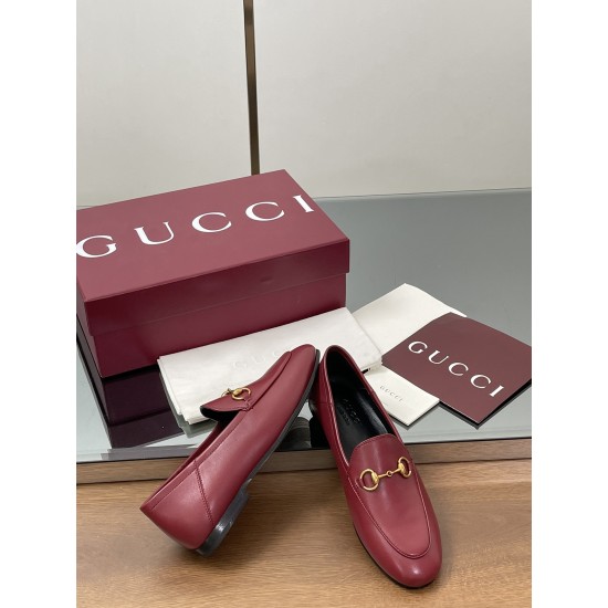 ✌️Gucci✌️Hot-up version is available for 2025 Early Autumn Series 3.25...Mount-year classic loafers⚡️⚡️New upgrade and production⚡️Purchase level!All spot Gucci loafers single shoes/back styles!Very delicate!The original lasting method is the same as that ✌️Gucci✌️Hot-up version is available for 2025 Early Autumn Series 3.25...Mount-year classic loafers⚡️⚡️New upgrade and production⚡️Purchase level!All spot Gucci loafers single shoes/back styles!Very delicate!The original lasting method is the same as that