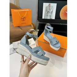 300Herms/Hermes classic waterproof platform H slope heel rope sandals with extremely retro design. It has a strong exotic style and fashionable feeling, and it has a tone for casual wear. Simple styles are easy to match with high-end feel. It is great. Th