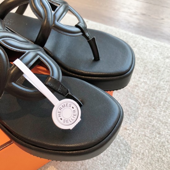 Hermes... a Eclair slippers 2024 new product + hot series of shoes with light soles, with a certain thickness that increases the height and makes your legs look longer!Body, breathable and comfortable cowhide fabric!A single item that combines color combi Hermes... a Eclair slippers 2024 new product + hot series of shoes with light soles, with a certain thickness that increases the height and makes your legs look longer!Body, breathable and comfortable cowhide fabric!A single item that combines color combi