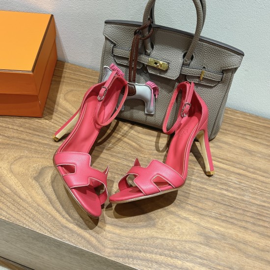 Palmprint. Heel height 10.5cm Hermes top version. High-heeled sandals P350Herme* Early Spring Counter New High-heeled Sandal Series ✔️Upper: Epson leather suede palm print ✔️Inner: Imported mixed-bred sheepskin ✔️Heel height: 10.5cm ✔️Outs: Original Itali Palmprint. Heel height 10.5cm Hermes top version. High-heeled sandals P350Herme* Early Spring Counter New High-heeled Sandal Series ✔️Upper: Epson leather suede palm print ✔️Inner: Imported mixed-bred sheepskin ✔️Heel height: 10.5cm ✔️Outs: Original Itali