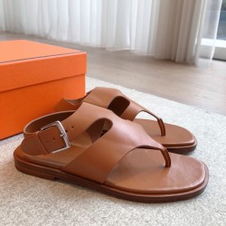 Hermes clip-toe sandals Hermes... a Eclair 2025 new color + hot series style is super positive, with a certain thickness to increase the height and make your legs look longer!A single item that is breathable and comfortable in the body, calfskin, spring a
