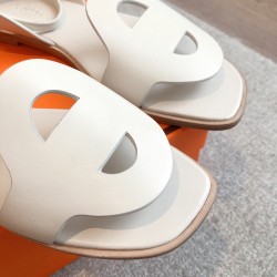 Hermes top-grade, flat-soled, pig nose sandals Hermes... a Eclair 2025 new color + hot series style is super positive, with a certain thickness to increase the height and make your legs look longer!A single item that is breathable and comfortable in the b