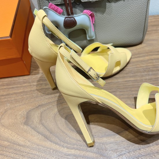 Palmprint. Heel height 10.5cm Hermes top version. High-heeled sandals P350Herme* Early Spring Counter New High-heeled Sandal Series ✔️Upper: Epson leather suede palm print ✔️Inner: Imported mixed-bred sheepskin ✔️Heel height: 10.5cm ✔️Outs: Original Itali Palmprint. Heel height 10.5cm Hermes top version. High-heeled sandals P350Herme* Early Spring Counter New High-heeled Sandal Series ✔️Upper: Epson leather suede palm print ✔️Inner: Imported mixed-bred sheepskin ✔️Heel height: 10.5cm ✔️Outs: Original Itali