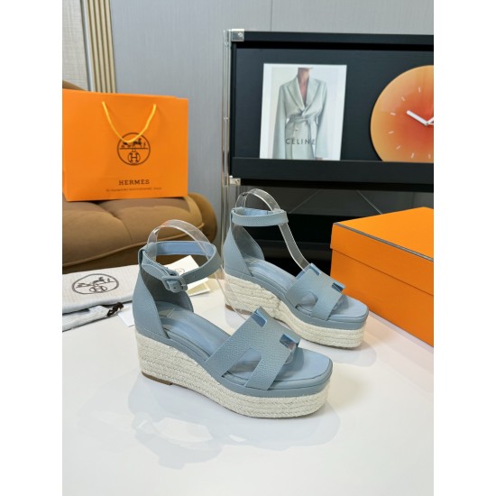 300Herms/Hermes classic waterproof platform H slope heel rope sandals with extremely retro design. It has a strong exotic style and fashionable feeling, and it has a tone for casual wear. Simple styles are easy to match with high-end feel. It is great. Th