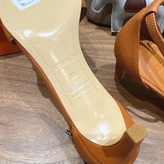 Palmprint. Heel height 7cm Hermes top version. High-heeled sandals 350Herme* Early Spring Counter New High-heeled Sandal Series ✔️Upper: Epson leather suede palm print ✔️Inner: Imported mixed-bred sheepskin ✔️Heel height: 7cm 9cm 10.5cm ✔️Outs: Original I Palmprint. Heel height 7cm Hermes top version. High-heeled sandals 350Herme* Early Spring Counter New High-heeled Sandal Series ✔️Upper: Epson leather suede palm print ✔️Inner: Imported mixed-bred sheepskin ✔️Heel height: 7cm 9cm 10.5cm ✔️Outs: Original I