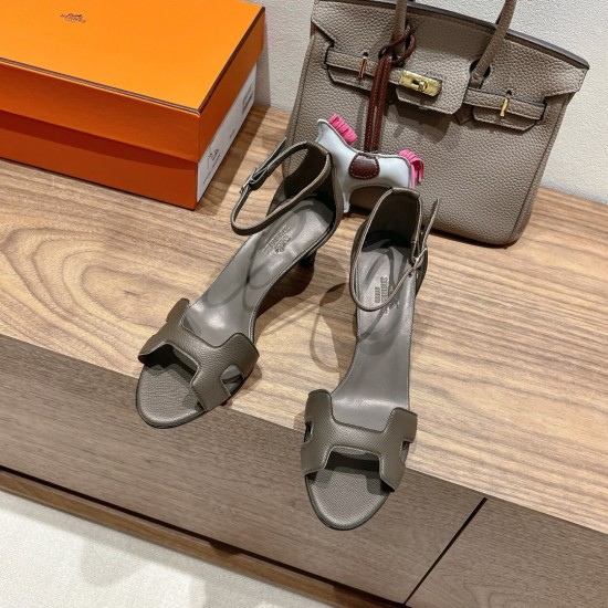 Palmprint. Heel height 7cm Hermes top version. High-heeled sandals 350Herme* Early Spring Counter New High-heeled Sandal Series ✔️Upper: Epson leather suede palm print ✔️Inner: Imported mixed-bred sheepskin ✔️Heel height: 7cm 9cm 10.5cm ✔️Outs: Original I Palmprint. Heel height 7cm Hermes top version. High-heeled sandals 350Herme* Early Spring Counter New High-heeled Sandal Series ✔️Upper: Epson leather suede palm print ✔️Inner: Imported mixed-bred sheepskin ✔️Heel height: 7cm 9cm 10.5cm ✔️Outs: Original I
