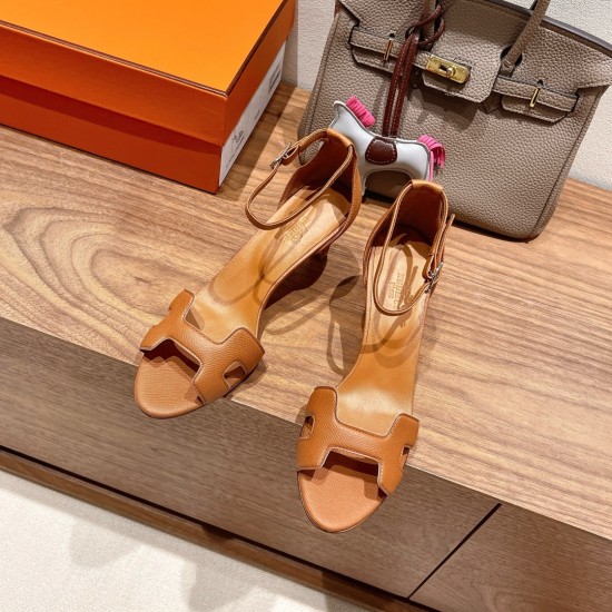 Palmprint. Heel height 7cm Hermes top version. High-heeled sandals 350Herme* Early Spring Counter New High-heeled Sandal Series ✔️Upper: Epson leather suede palm print ✔️Inner: Imported mixed-bred sheepskin ✔️Heel height: 7cm 9cm 10.5cm ✔️Outs: Original I Palmprint. Heel height 7cm Hermes top version. High-heeled sandals 350Herme* Early Spring Counter New High-heeled Sandal Series ✔️Upper: Epson leather suede palm print ✔️Inner: Imported mixed-bred sheepskin ✔️Heel height: 7cm 9cm 10.5cm ✔️Outs: Original I