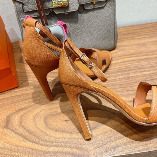 Palmprint. Heel height 10.5cm Hermes top version. High-heeled sandals P350Herme* Early Spring Counter New High-heeled Sandal Series ✔️Upper: Epson leather suede palm print ✔️Inner: Imported mixed-bred sheepskin ✔️Heel height: 10.5cm ✔️Outs: Original Itali Palmprint. Heel height 10.5cm Hermes top version. High-heeled sandals P350Herme* Early Spring Counter New High-heeled Sandal Series ✔️Upper: Epson leather suede palm print ✔️Inner: Imported mixed-bred sheepskin ✔️Heel height: 10.5cm ✔️Outs: Original Itali