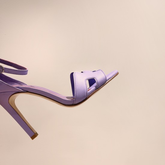 Palmprint. Heel height 10.5cm Hermes top version. High-heeled sandals P350Herme* Early Spring Counter New High-heeled Sandal Series ✔️Upper: Epson leather suede palm print ✔️Inner: Imported mixed-bred sheepskin ✔️Heel height: 10.5cm ✔️Outs: Original Itali Palmprint. Heel height 10.5cm Hermes top version. High-heeled sandals P350Herme* Early Spring Counter New High-heeled Sandal Series ✔️Upper: Epson leather suede palm print ✔️Inner: Imported mixed-bred sheepskin ✔️Heel height: 10.5cm ✔️Outs: Original Itali
