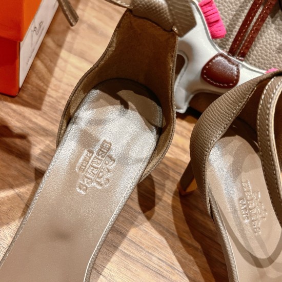 Palmprint. Heel height 7cm Hermes top version. High-heeled sandals 350Herm early spring counter new high-heeled sandal series ✔️Upper: Epson leather suede palm print ✔️Inner: Imported mixed-bred sheepskin ✔️Heel height: 7cm 9cm 10.5cm ✔️outsole: Original Palmprint. Heel height 7cm Hermes top version. High-heeled sandals 350Herm early spring counter new high-heeled sandal series ✔️Upper: Epson leather suede palm print ✔️Inner: Imported mixed-bred sheepskin ✔️Heel height: 7cm 9cm 10.5cm ✔️outsole: Original