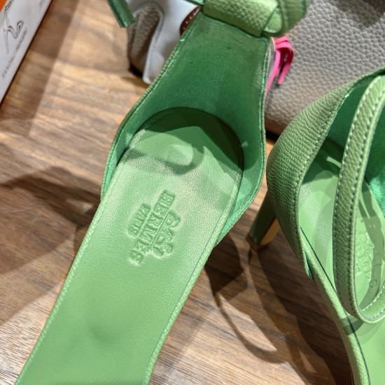 Palmprint. Heel height 7cm Hermes top version. High-heeled sandals 350Herm early spring counter new high-heeled sandal series ✔️Upper: Epson leather suede palm print ✔️Inner: Imported mixed-bred sheepskin ✔️Heel height: 7cm 9cm 10.5cm ✔️outsole: Original Palmprint. Heel height 7cm Hermes top version. High-heeled sandals 350Herm early spring counter new high-heeled sandal series ✔️Upper: Epson leather suede palm print ✔️Inner: Imported mixed-bred sheepskin ✔️Heel height: 7cm 9cm 10.5cm ✔️outsole: Original