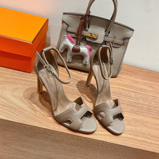 Palmprint. Heel height 10.5cm Hermes top version. High-heeled sandals P350Herme* Early Spring Counter New High-heeled Sandal Series ✔️Upper: Epson leather suede palm print ✔️Inner: Imported mixed-bred sheepskin ✔️Heel height: 10.5cm ✔️Outs: Original Itali Palmprint. Heel height 10.5cm Hermes top version. High-heeled sandals P350Herme* Early Spring Counter New High-heeled Sandal Series ✔️Upper: Epson leather suede palm print ✔️Inner: Imported mixed-bred sheepskin ✔️Heel height: 10.5cm ✔️Outs: Original Itali