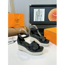 300Herms/Hermes classic waterproof platform H slope heel rope sandals with extremely retro design. It has a strong exotic style and fashionable feeling, and it has a tone for casual wear. Simple styles are easy to match with high-end feel. It is great. Th