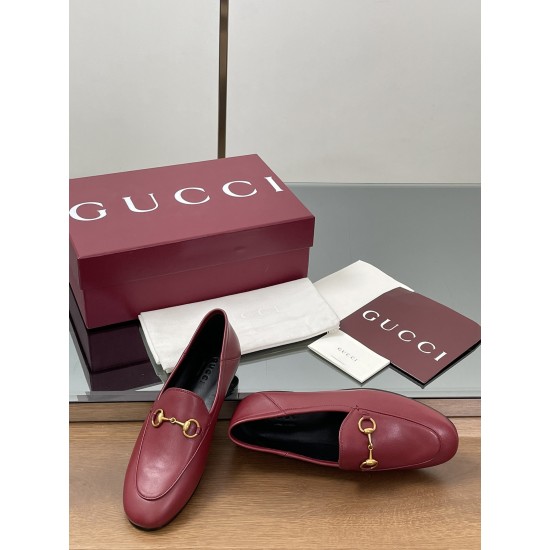 ✌️Gucci✌️Hot-up version is available for 2025 Early Autumn Series 3.25...Mount-year classic loafers⚡️⚡️New upgrade and production⚡️Purchase level!All spot Gucci loafers single shoes/back styles!Very delicate!The original lasting method is the same as that ✌️Gucci✌️Hot-up version is available for 2025 Early Autumn Series 3.25...Mount-year classic loafers⚡️⚡️New upgrade and production⚡️Purchase level!All spot Gucci loafers single shoes/back styles!Very delicate!The original lasting method is the same as that
