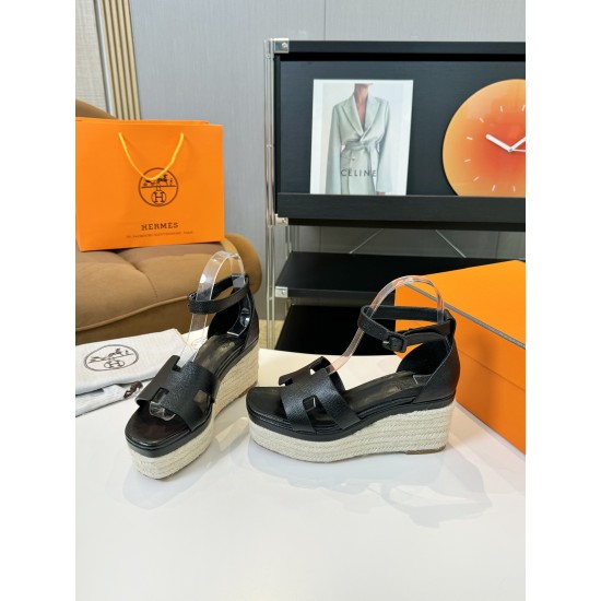 300Herms/Hermes classic waterproof platform H slope heel rope sandals with extremely retro design. It has a strong exotic style and fashionable feeling, and it has a tone for casual wear. Simple styles are easy to match with high-end feel. It is great. Th