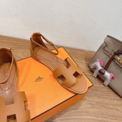 Hermes' classic hot products are launched in Dongguan... a Eclair 2025 new color + hot series style is super positive, with a certain thickness that increases the height and makes your legs look longer!A single item that is breathable and comfortable in t