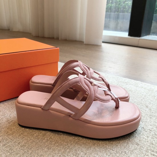 Hermes... a Eclair slippers 2024 new product + hot series of shoes with light soles, with a certain thickness that increases the height and makes your legs look longer!Body, breathable and comfortable technology fabric!A single item that combines color co Hermes... a Eclair slippers 2024 new product + hot series of shoes with light soles, with a certain thickness that increases the height and makes your legs look longer!Body, breathable and comfortable technology fabric!A single item that combines color co