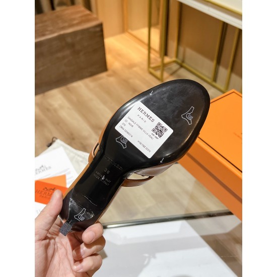 330 [top version of the counter]… Hermes - kelly slim heel sandals… Hermes brain-dead fans must buy top quality…--Classic undefeated hardware original mold replica upper: imported top layer cowhide foot pad: 3D printed lining: imported lambskin outsole: I
