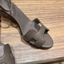 Palmprint. Heel height 7cm Hermes top version. High-heeled sandals 350Herme* Early Spring Counter New High-heeled Sandal Series ✔️Upper: Epson leather suede palm print ✔️Inner: Imported mixed-bred sheepskin ✔️Heel height: 7cm 9cm 10.5cm ✔️Outs: Original I
