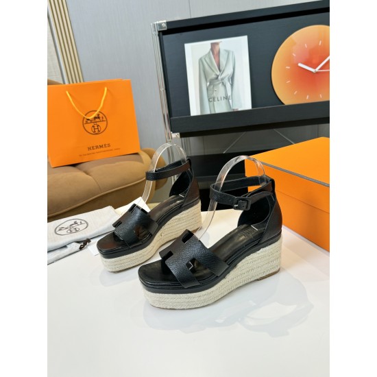 300Herms/Hermes classic waterproof platform H slope heel rope sandals with extremely retro design. It has a strong exotic style and fashionable feeling, and it has a tone for casual wear. Simple styles are easy to match with high-end feel. It is great. Th
