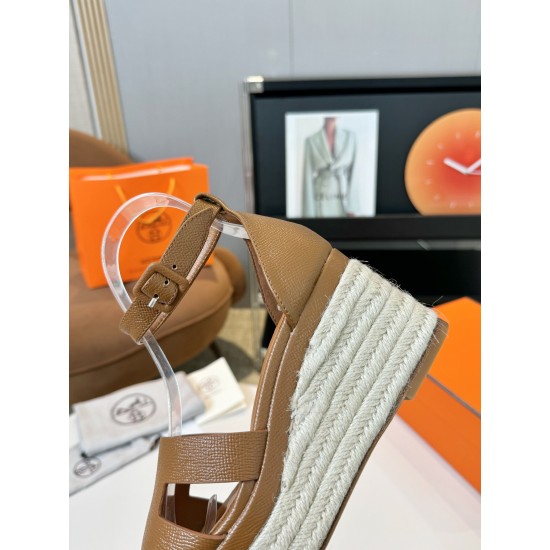 300Herms/Hermes classic waterproof platform H slope heel rope sandals with extremely retro design. It has a strong exotic style and fashionable feeling, and it has a tone for casual wear. Simple styles are easy to match with high-end feel. It is great. Th 300Herms/Hermes classic waterproof platform H slope heel rope sandals with extremely retro design. It has a strong exotic style and fashionable feeling, and it has a tone for casual wear. Simple styles are easy to match with high-end feel. It is great. Th