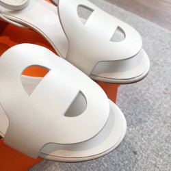 Hermes top-grade, medium-heeled, pig nose sandals Hermes... a Eclair 2025 new color + hot series style is super positive, with a certain thickness to increase the height and make your legs look longer!A single item that is breathable and comfortable in th