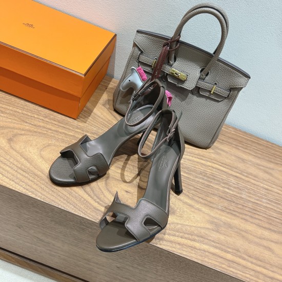 Palmprint. Heel height 9cm Hermes top version. High-heeled sandals P350Herme* Early Spring Counter New High-heeled Sandal Series ✔️Upper: Epson leather suede Palmprint ✔️Inner: Imported mixed-bred sheepskin ✔️Heel height: 9cm ✔️Outs: Original Italian leat Palmprint. Heel height 9cm Hermes top version. High-heeled sandals P350Herme* Early Spring Counter New High-heeled Sandal Series ✔️Upper: Epson leather suede Palmprint ✔️Inner: Imported mixed-bred sheepskin ✔️Heel height: 9cm ✔️Outs: Original Italian leat