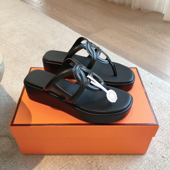 Hermes... a Eclair slippers 2024 new product + hot series of shoes with light soles, with a certain thickness that increases the height and makes your legs look longer!Body, breathable and comfortable cowhide fabric!A single item that combines color combi Hermes... a Eclair slippers 2024 new product + hot series of shoes with light soles, with a certain thickness that increases the height and makes your legs look longer!Body, breathable and comfortable cowhide fabric!A single item that combines color combi