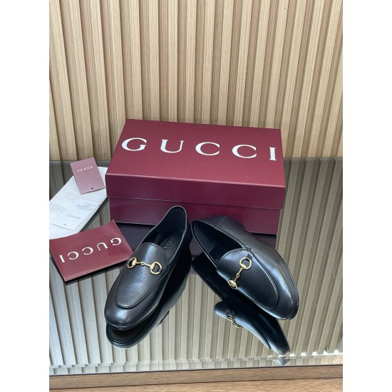 ✌️Gucci✌️Hot-up version is available for 2025 Early Autumn Series 3.25...Mount-year classic loafers⚡️⚡️New upgrade and production⚡️Purchase level!All spot Gucci loafers single shoes/back styles!Very delicate!The original lasting method is the same as that ✌️Gucci✌️Hot-up version is available for 2025 Early Autumn Series 3.25...Mount-year classic loafers⚡️⚡️New upgrade and production⚡️Purchase level!All spot Gucci loafers single shoes/back styles!Very delicate!The original lasting method is the same as that