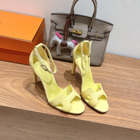 Palmprint. Heel height 10.5cm Hermes top version. High-heeled sandals P350Herme* Early Spring Counter New High-heeled Sandal Series ✔️Upper: Epson leather suede palm print ✔️Inner: Imported mixed-bred sheepskin ✔️Heel height: 10.5cm ✔️Outs: Original Itali Palmprint. Heel height 10.5cm Hermes top version. High-heeled sandals P350Herme* Early Spring Counter New High-heeled Sandal Series ✔️Upper: Epson leather suede palm print ✔️Inner: Imported mixed-bred sheepskin ✔️Heel height: 10.5cm ✔️Outs: Original Itali
