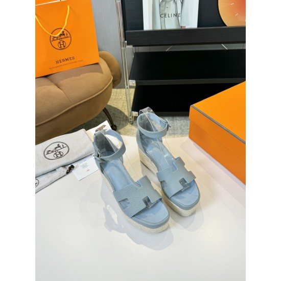 300Herms/Hermes classic waterproof platform H slope heel rope sandals with extremely retro design. It has a strong exotic style and fashionable feeling, and it has a tone for casual wear. Simple styles are easy to match with high-end feel. It is great. Th
