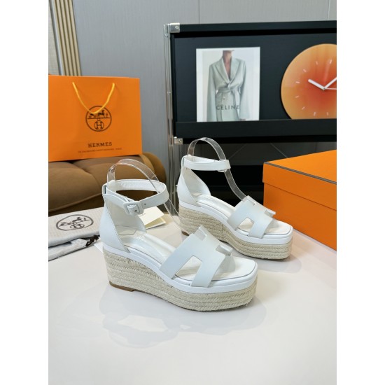 300Herms/Hermes classic waterproof platform H slope heel rope sandals with extremely retro design. It has a strong exotic style and fashionable feeling, and it has a tone for casual wear. Simple styles are easy to match with high-end feel. It is great. Th
