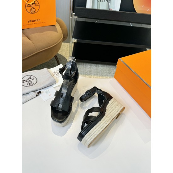 300Herms/Hermes classic waterproof platform H slope heel rope sandals with extremely retro design. It has a strong exotic style and fashionable feeling, and it has a tone for casual wear. Simple styles are easy to match with high-end feel. It is great. Th